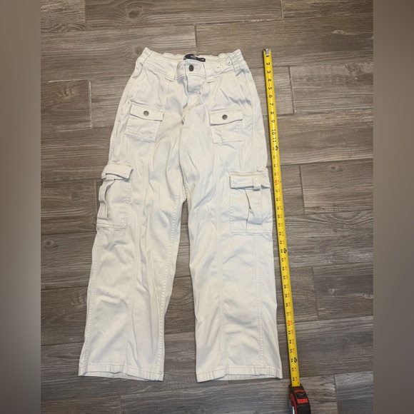 Hollister Cream y2k Low-Rise Baggy Cargo Pants - Picture 4 of 7